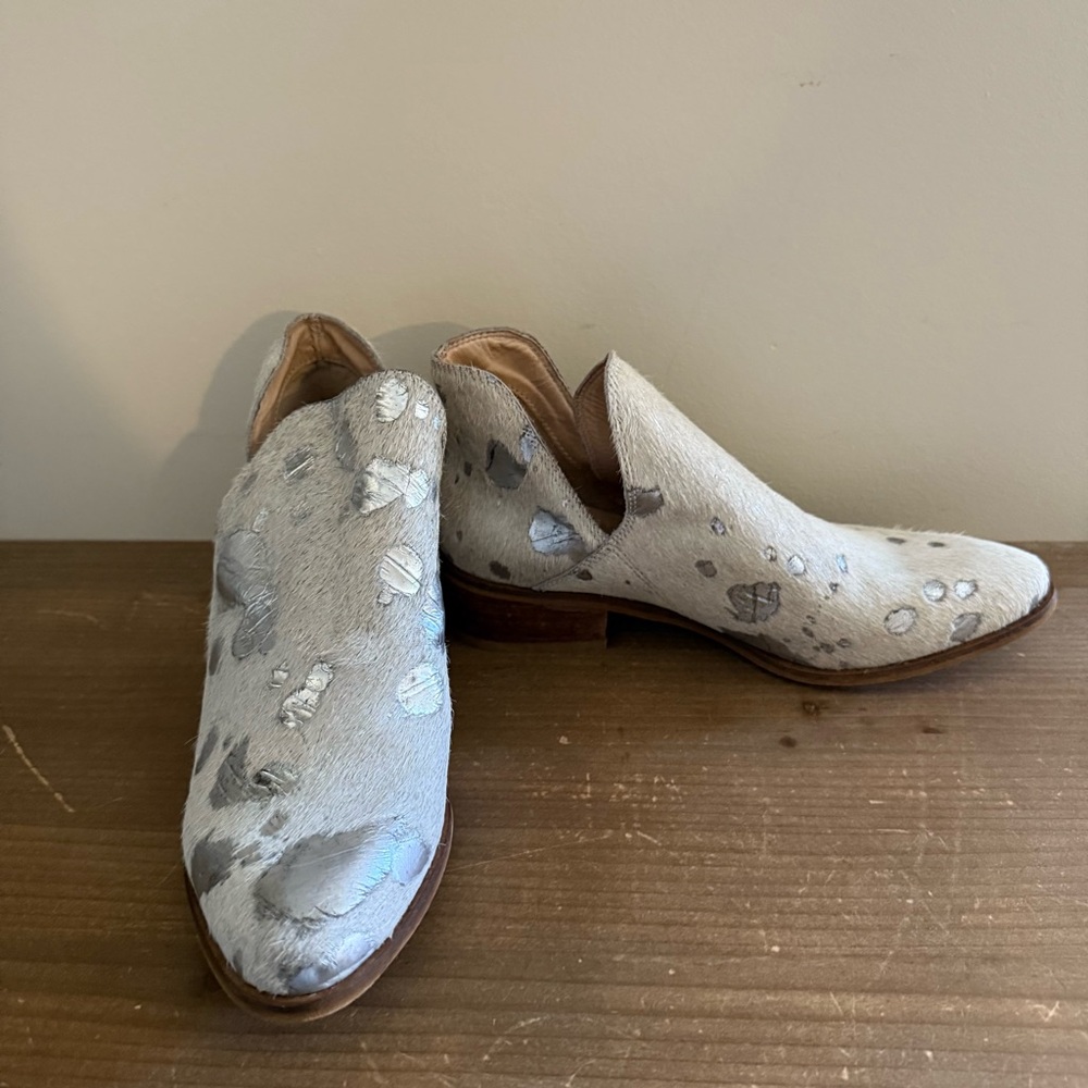 Anthropologie Kaanas Animal Print Calf Hair Cutout Ankle Boots Size (37) 7